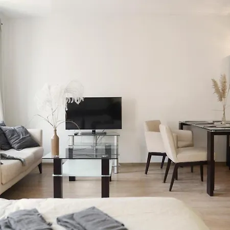 Apartment By The River And Center - Comfortable *